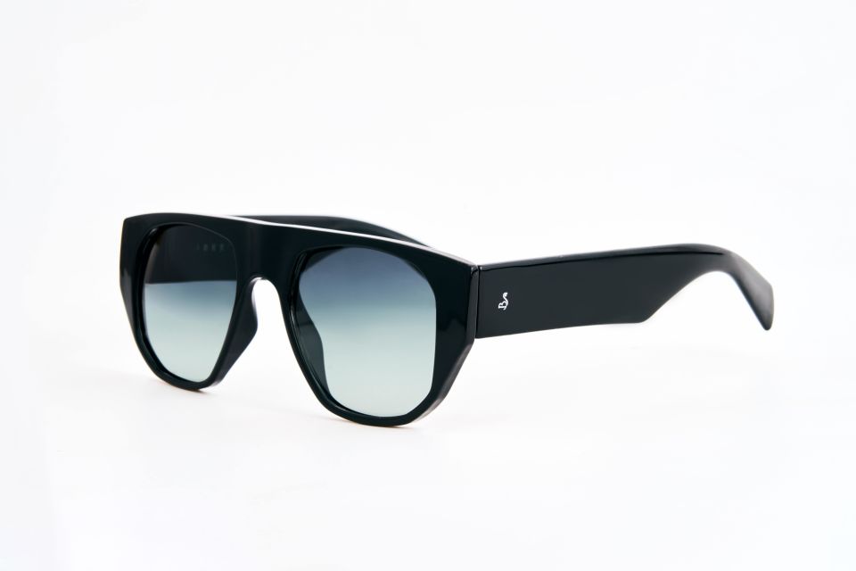 Zeu's Black