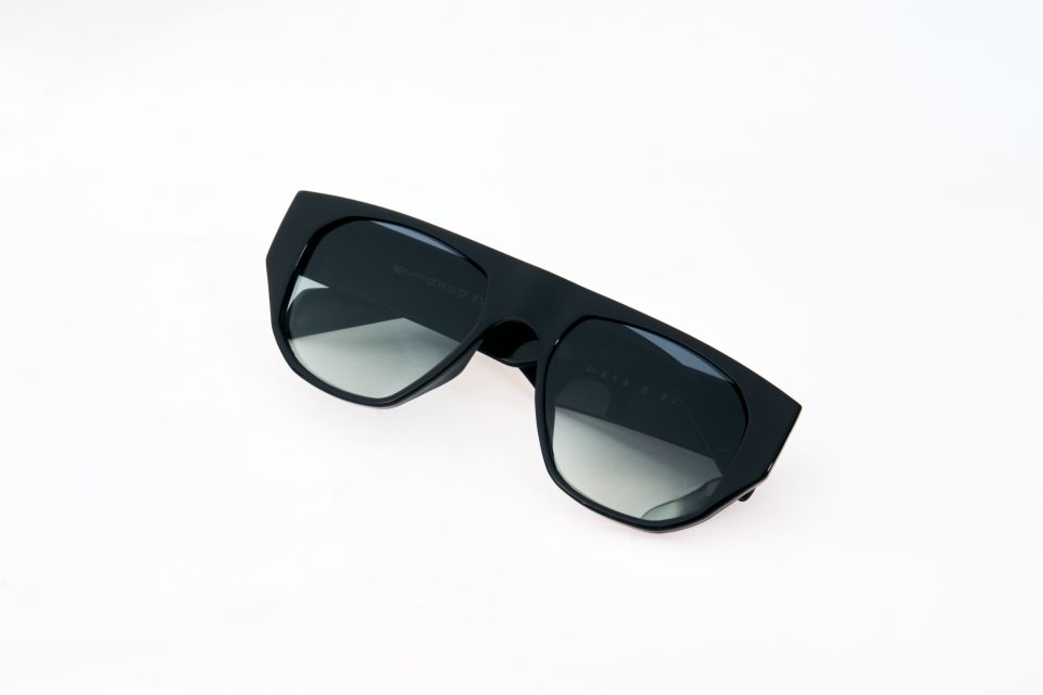 Zeu's Black